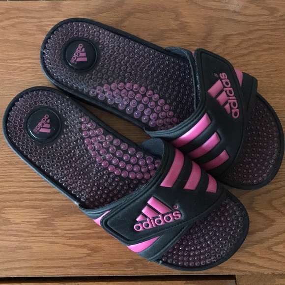 flip flops with massage bumps